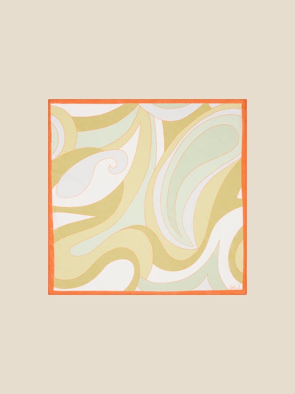 Scarf | Essence